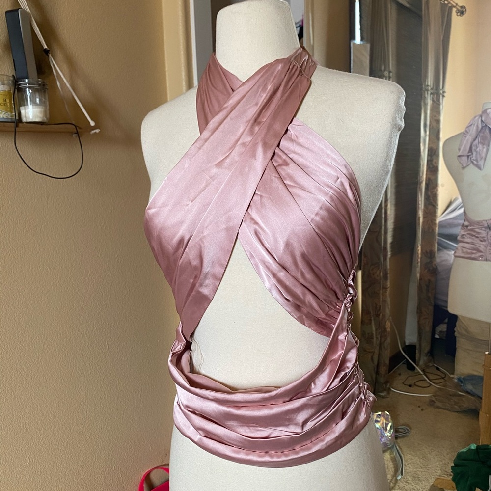 Tie around top😍